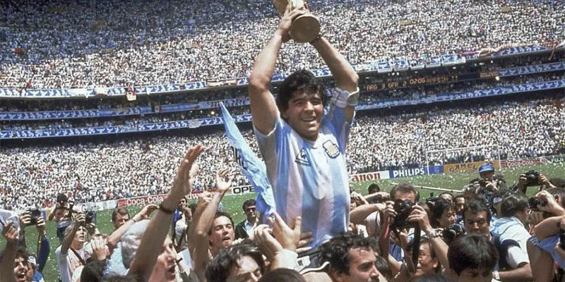 Top 5 cầu thủ vĩ đại nhất lịch sử không thể vắng mặt Maradona